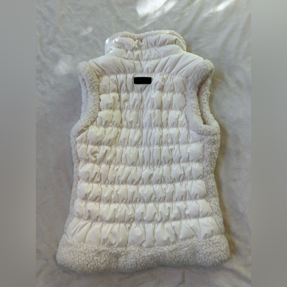 Calvin Klein performance Women’s ivory puffer vest w/ sherpa lining - Picture 5 of 6